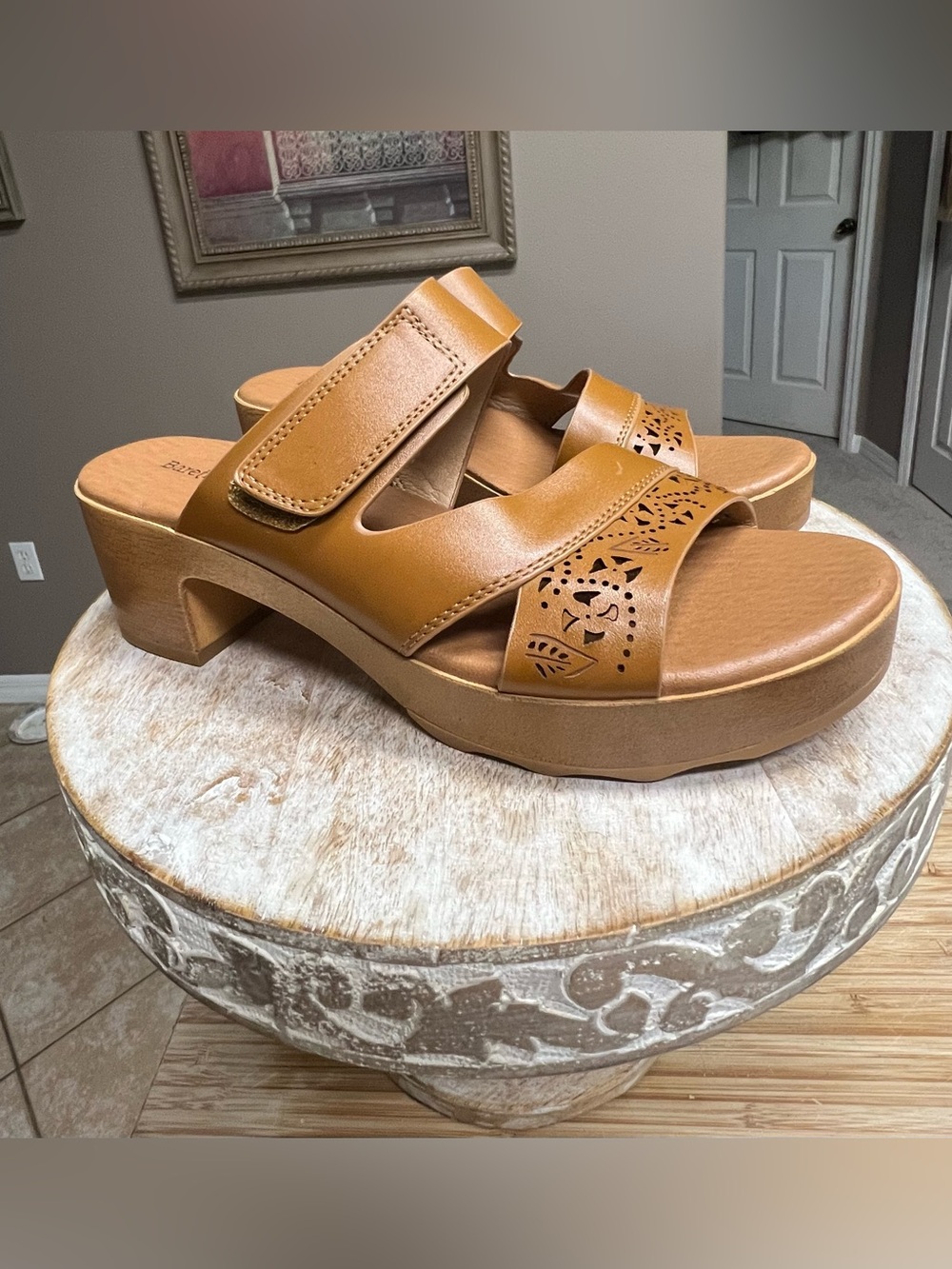 BareTraps Gigi Tan Faux Leather Sandals with Laser Cut Detail 7M